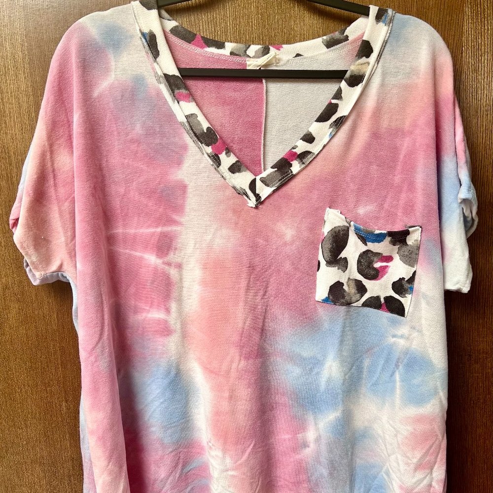 $25 Lovely Melody ladies tie dye/leopard print multi pink tunic size 2XL